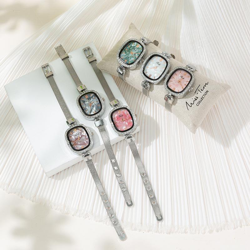 2022 new Casual Women's Watch Personalized Dial Fashion Alloy Mesh strap Quartz Women's Watch