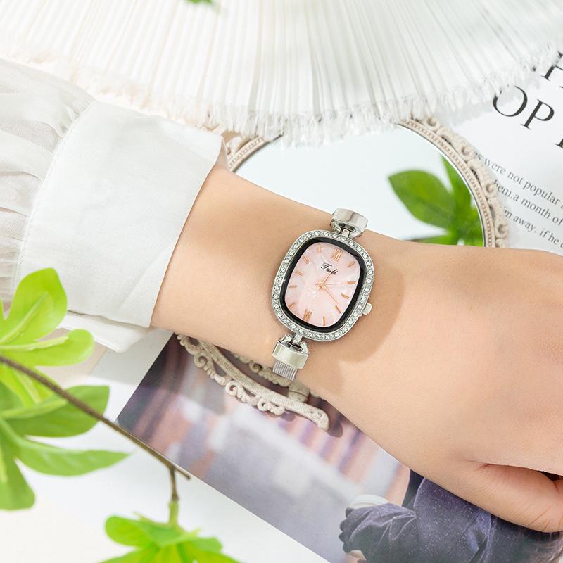 2022 new Casual Women's Watch Personalized Dial Fashion Alloy Mesh strap Quartz Women's Watch
